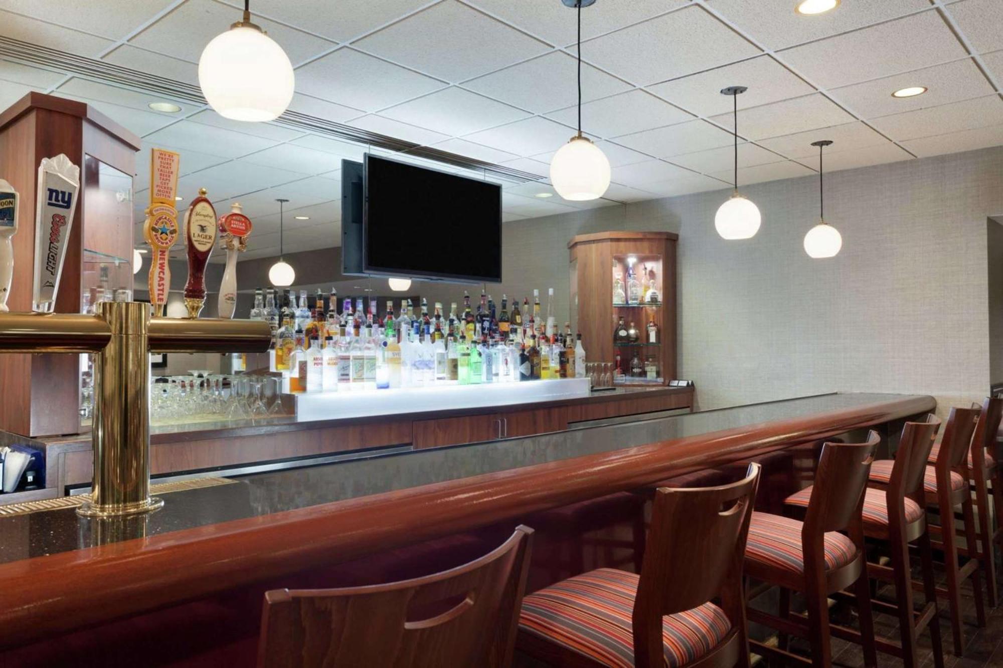 Hotel Doubletree By Hilton Newark Penn Station, Nj Exterior foto